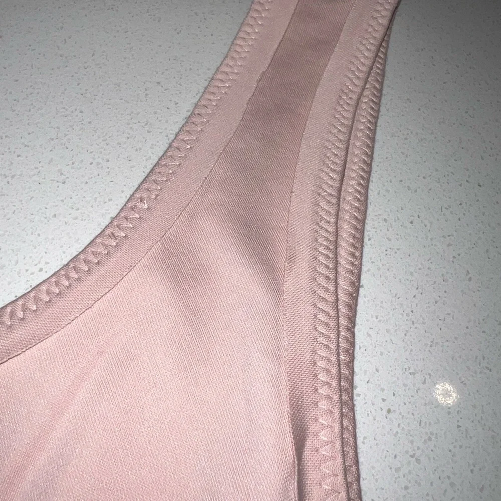 Fabletics Work Out Top - Picture 2 of 5
